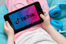 TikTok Italia blocca gli under 13: sensibilizzazione e verifica dell’età grazie all’IA